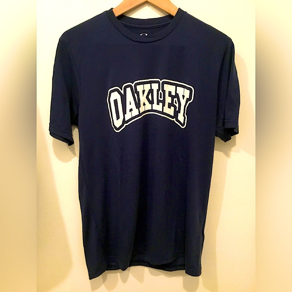 Oakley T-shirt
